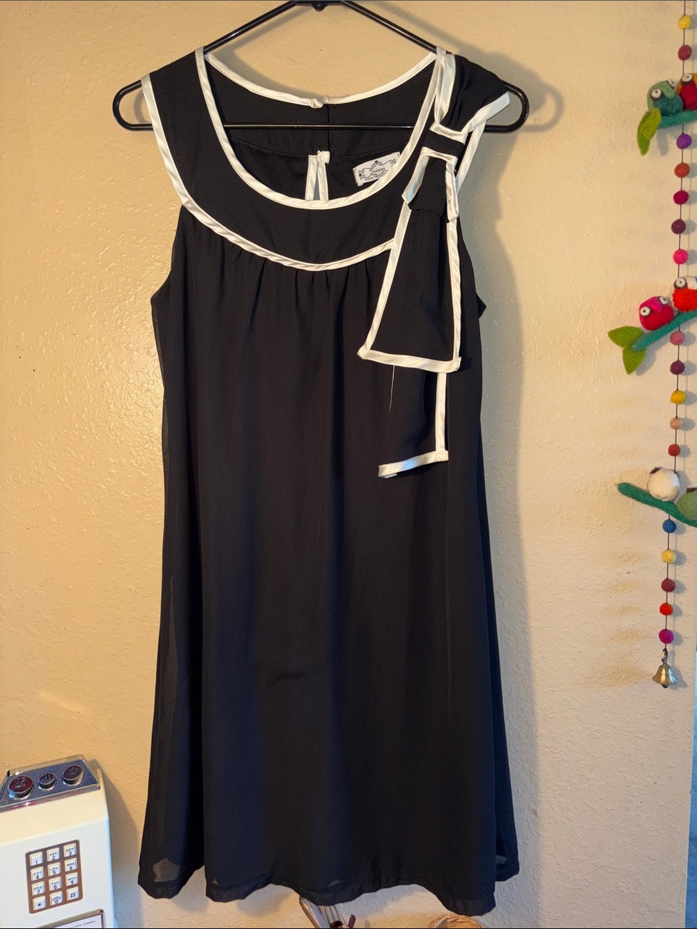 EUC Beautiful  vintage-style Trixxi shift dress crafted from black chiffon fabri